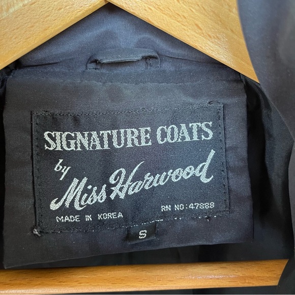 Vintage black puffer trenchcoat size: ladies small - Picture 7 of 10